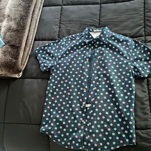 Short sleeve button up